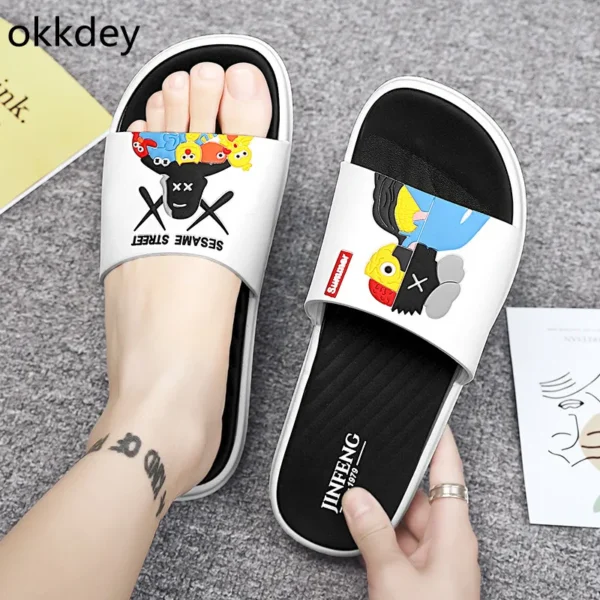 New Casual Round Toe Beach Slipper Lightweight Waterproof Trendy All-match Comfortable Wear-Resistant Non-slip Slippers for Men 4