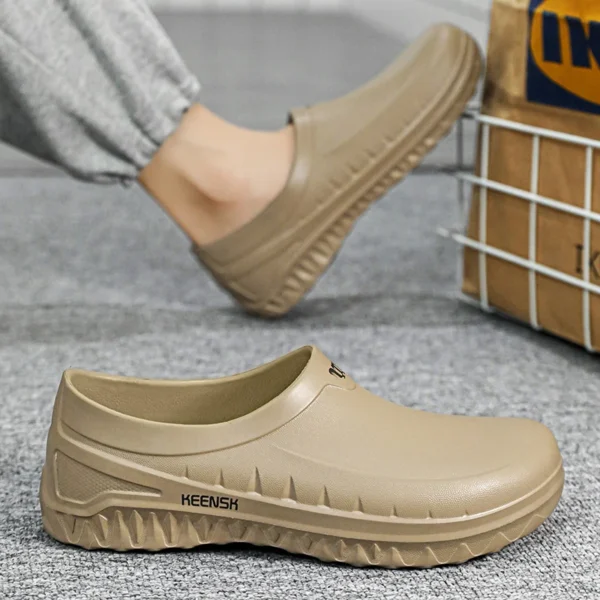 High Quality New Oil-proof Chef Shoes Men's Anti-slip Casual Sandals Mens Slip-on EVA Waterproof Shoes for Men Outdoor Work Shoe 3