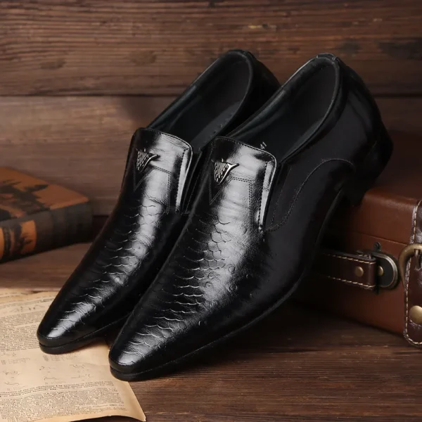 Retro Men's Dress Shoes Summer Casual Office Business Shoes Pointed Toe Leather Shoes Flat Slip-on Shoes for Men Luxury Loafers 2