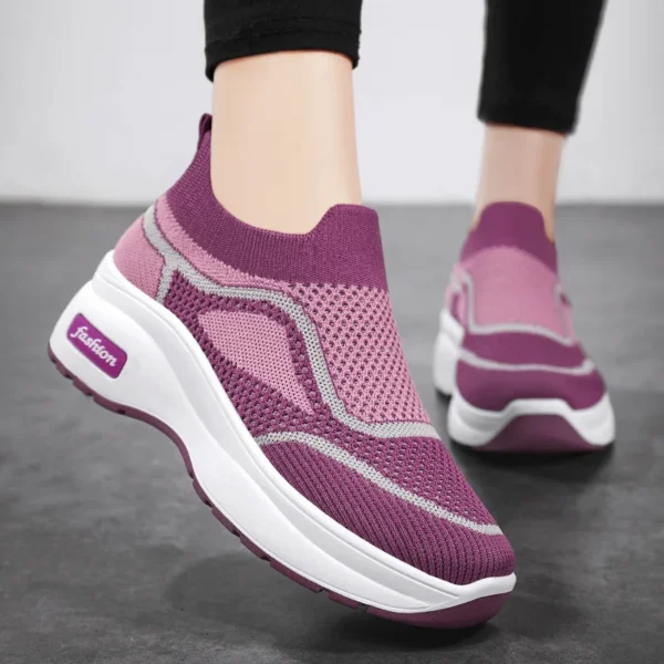 Shoes for women with thick soles and casual style. Women's shoes with elevated height are breathable, comfortable, and casual 6