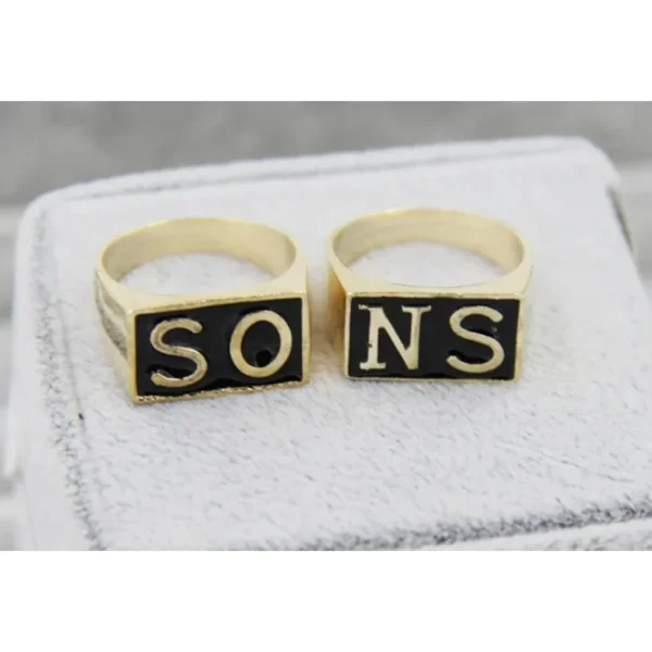 2 pcs Sons of Anarchy TV SOA Cosplay SONS Rings SO NS Silver Golden Mayans MC Steampunk Rock Punk Rings Men Cosplay Props 6