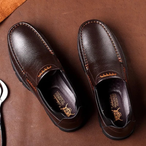 Handmade Leather Men Casual Shoes Soft Sole Comfortable Loafers for Men Fashionable Slip-on Driving Shoes Non-slip Business Shoe 2